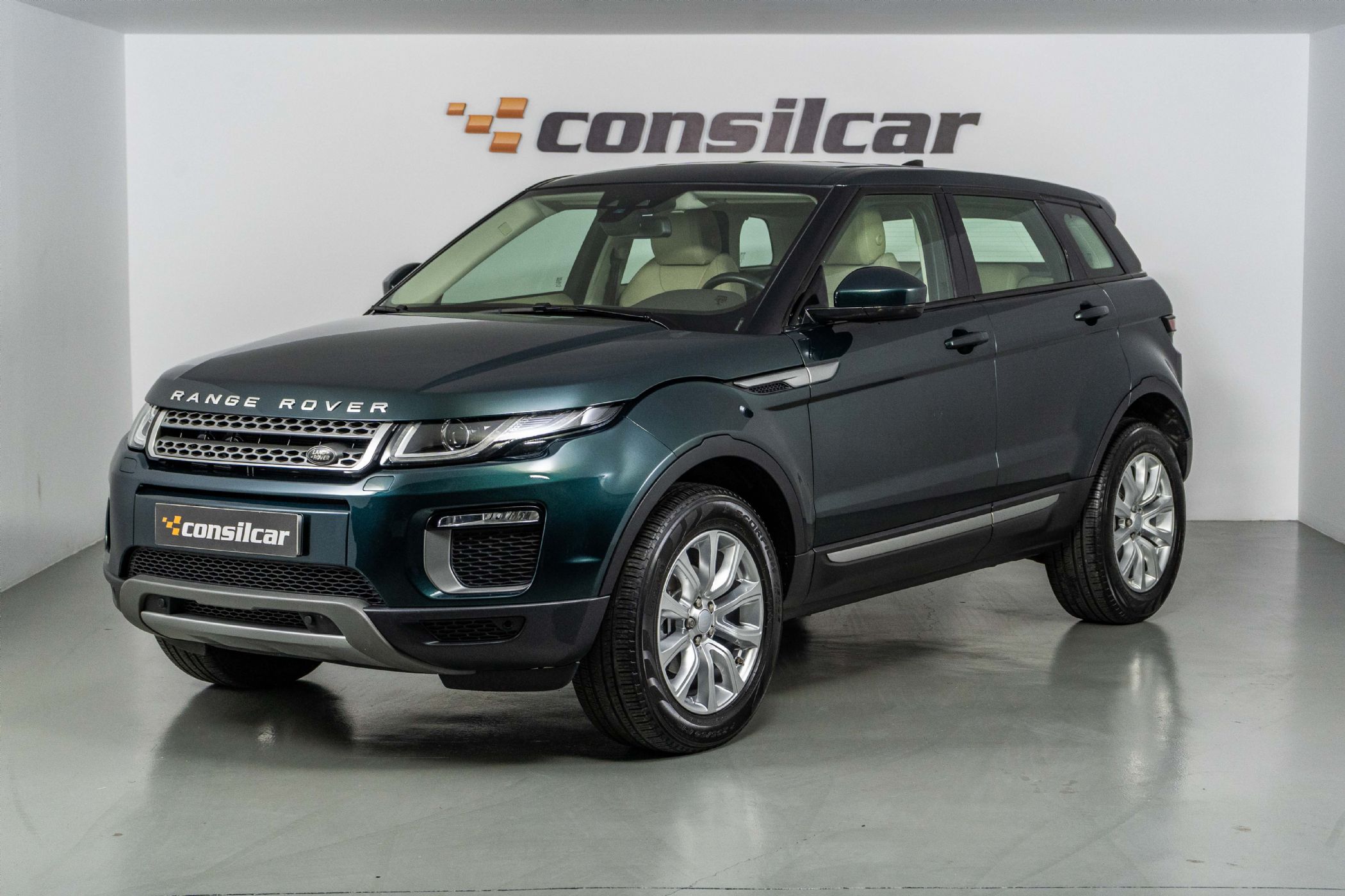 Land Rover Range Rover Evoque 2.0 TD4 M6 SE Navigator Usado para