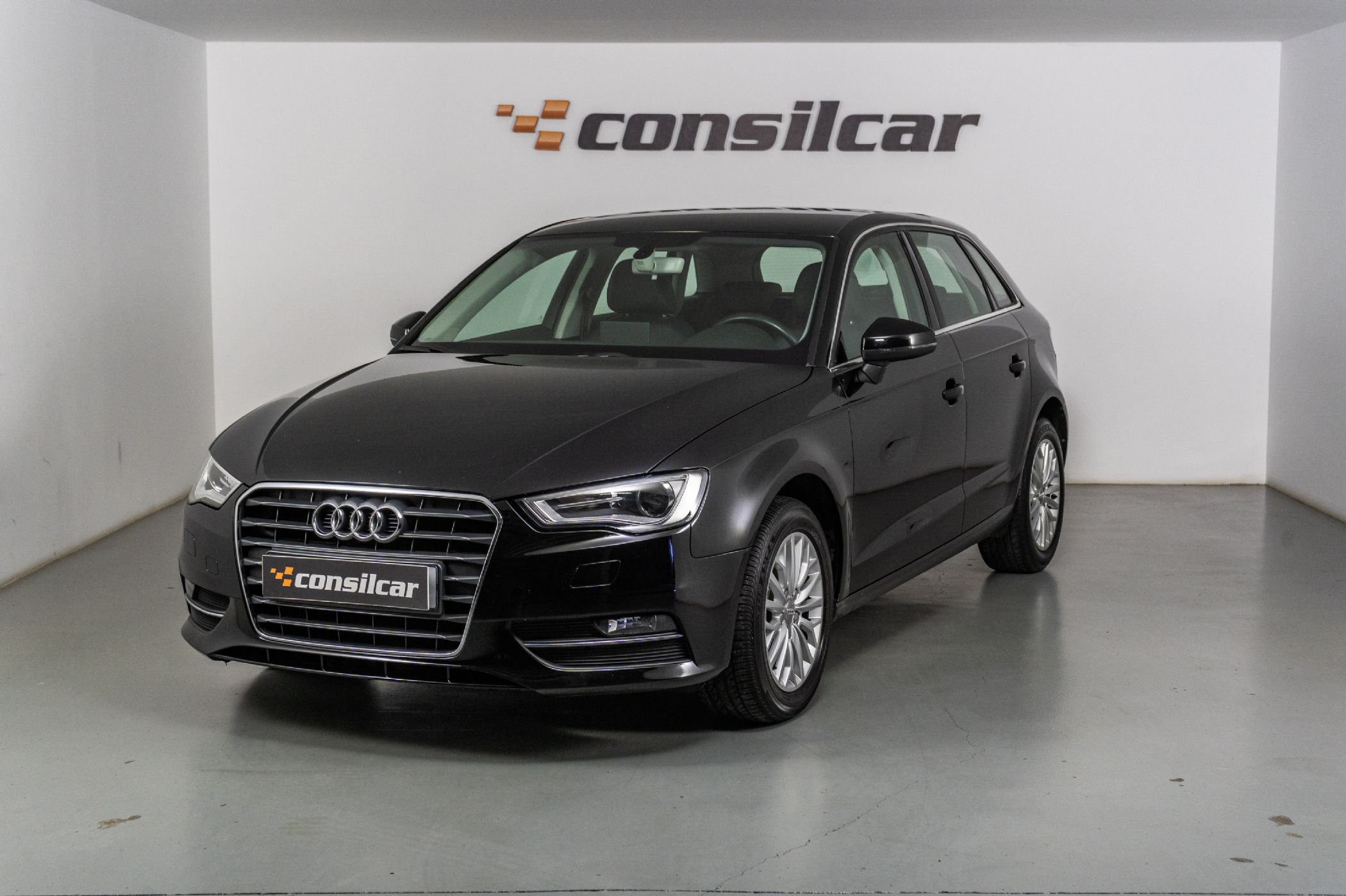 Audi A3 Sportback 1.6 TDi Attraction S tronic Usado para venda em