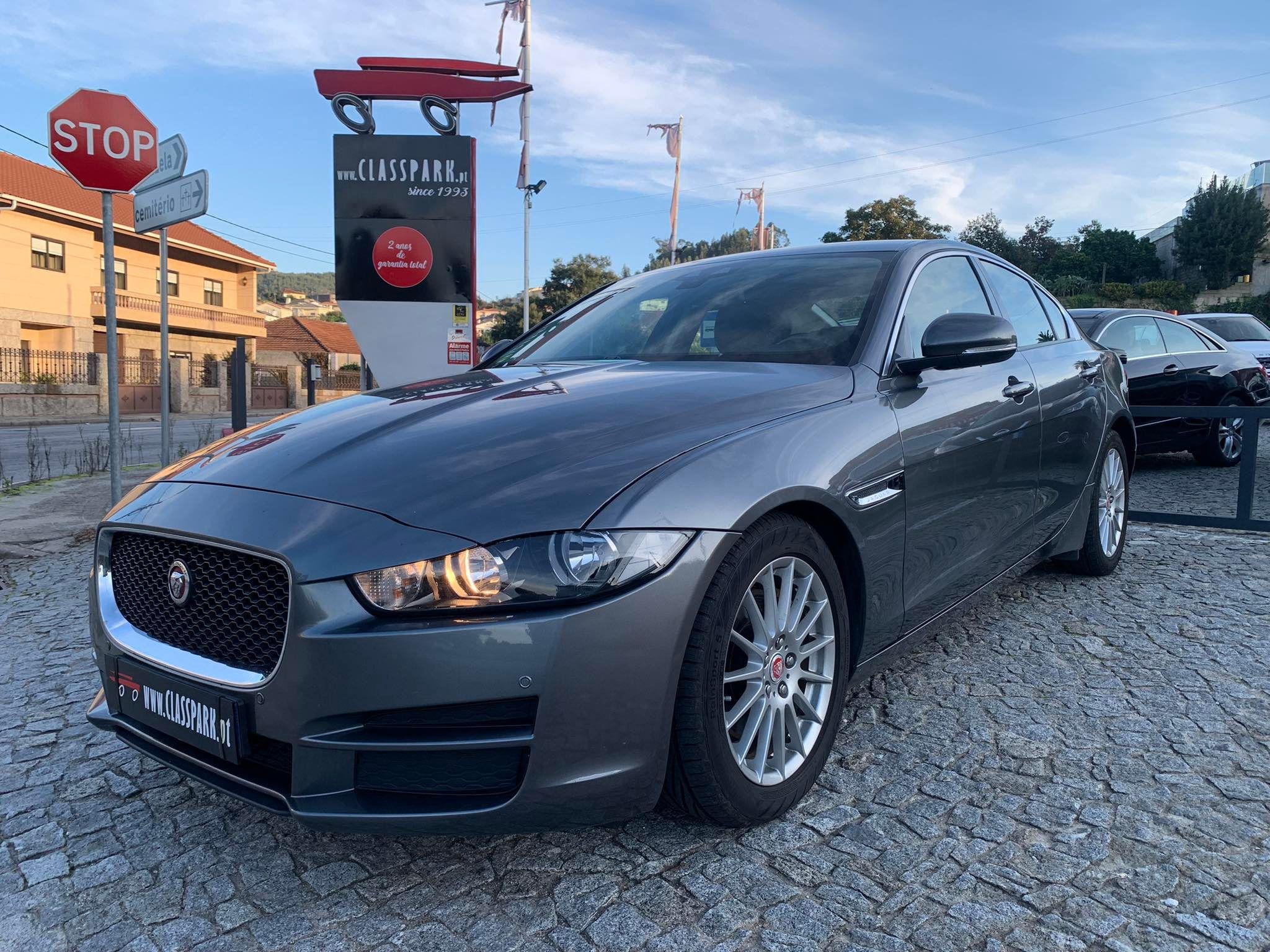 Jaguar XE 2.0 D Prestige 