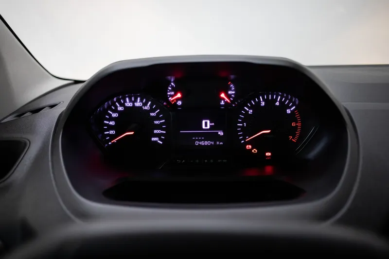 Peugeot Partner 2023 — foto 10