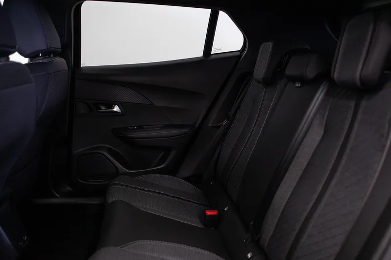 Peugeot e-2008 2025 — foto 12