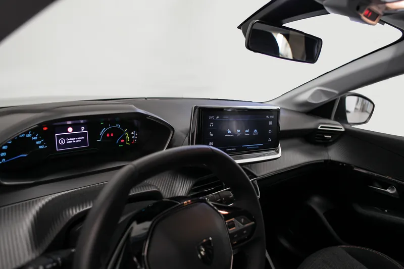 Peugeot e-208 2025 — foto 8