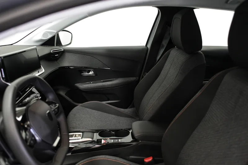 Peugeot e-208 2025 — foto 9