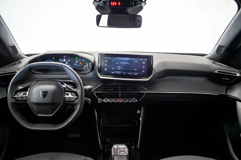 Peugeot e-2008 2025 — foto 8