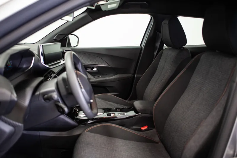 Peugeot e-2008 2025 — foto 9