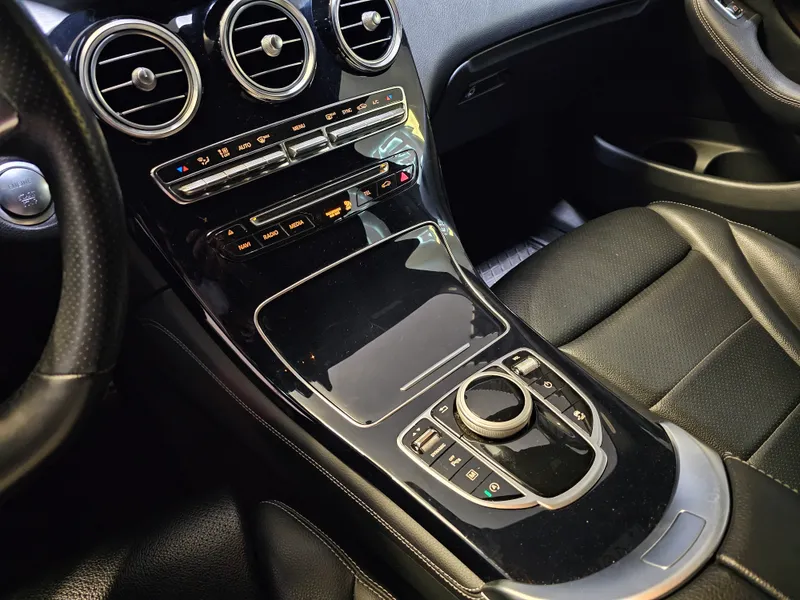 Mercedes Benz GLC 300 foto 16