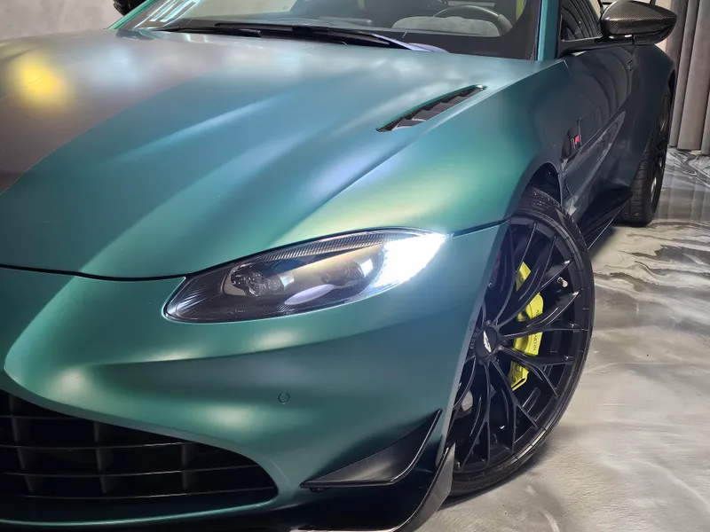 Aston Martin Vantage Coupe foto 34