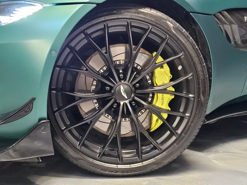 Aston Martin Vantage Coupe foto 35