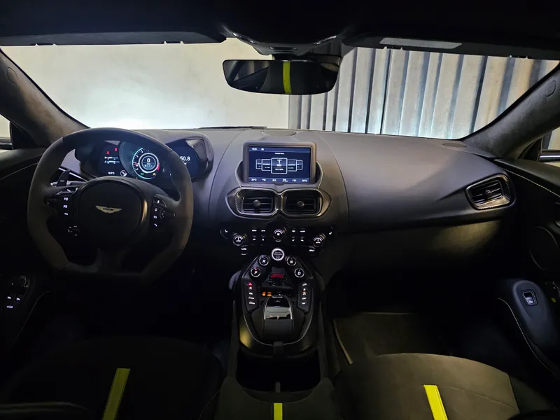 Aston Martin Vantage Coupe foto 12