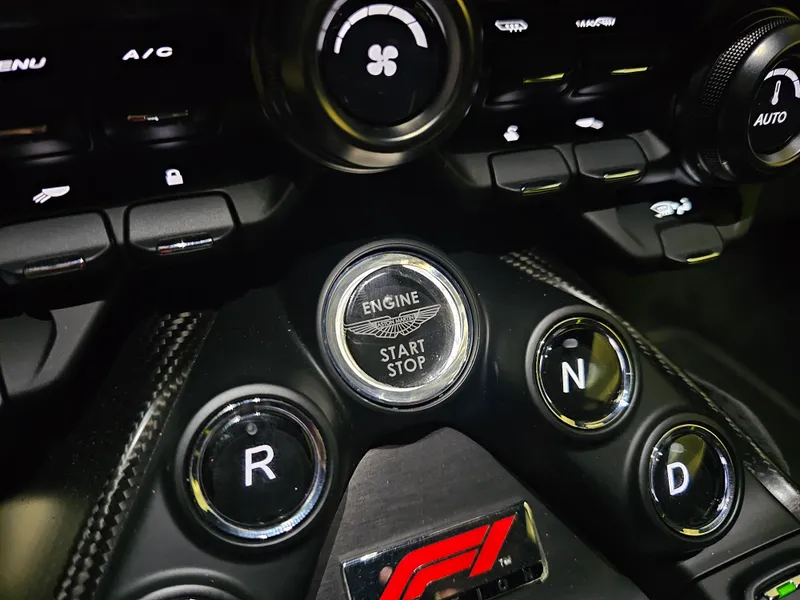Aston Martin Vantage Coupe foto 20