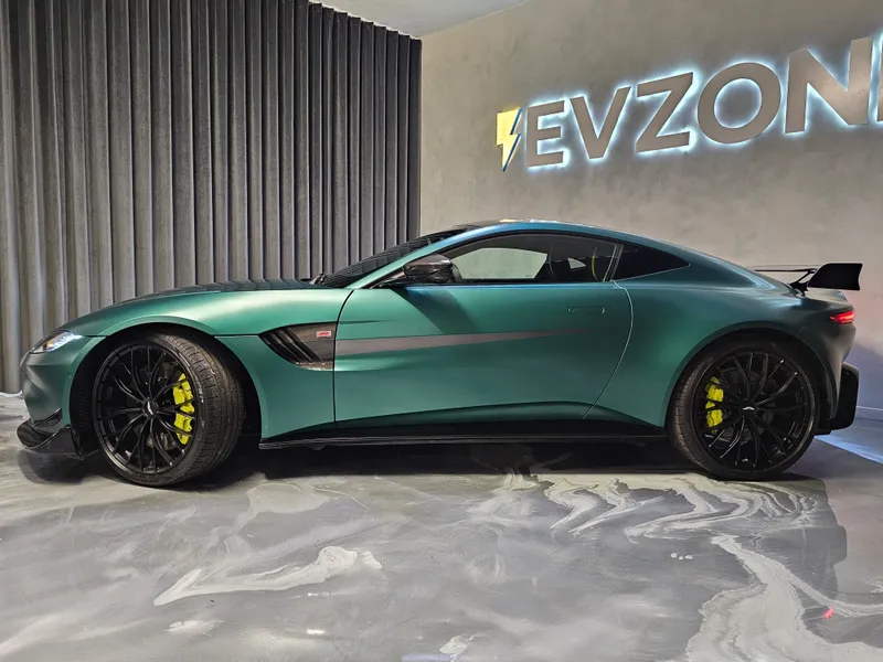 Aston Martin Vantage Coupe foto 4