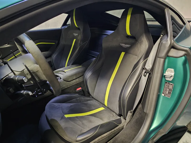 Aston Martin Vantage Coupe foto 24