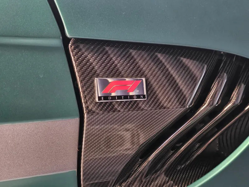 Aston Martin Vantage Coupe foto 33