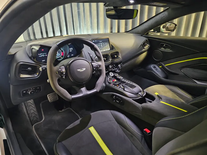 Aston Martin Vantage Coupe foto 10