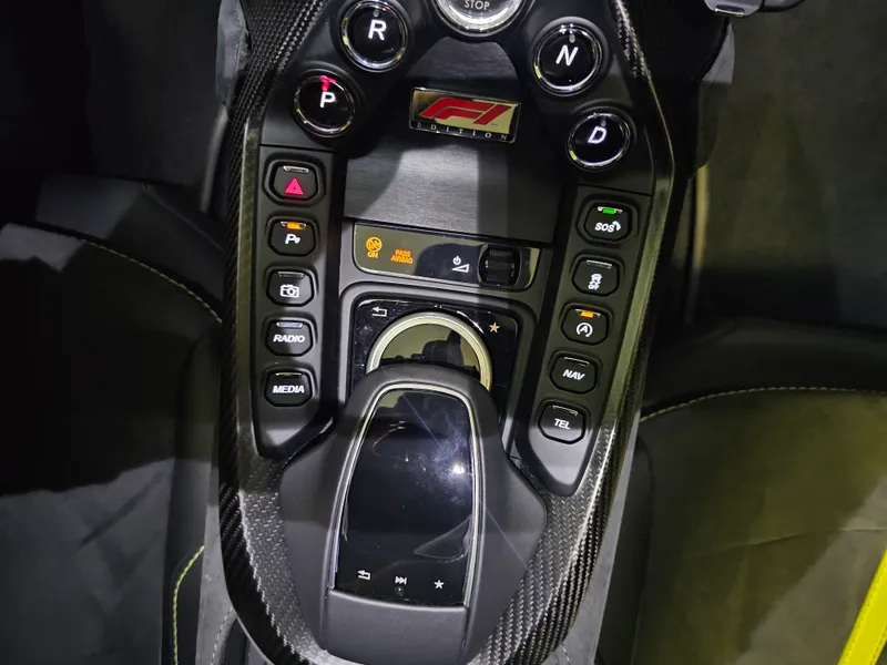 Aston Martin Vantage Coupe foto 21