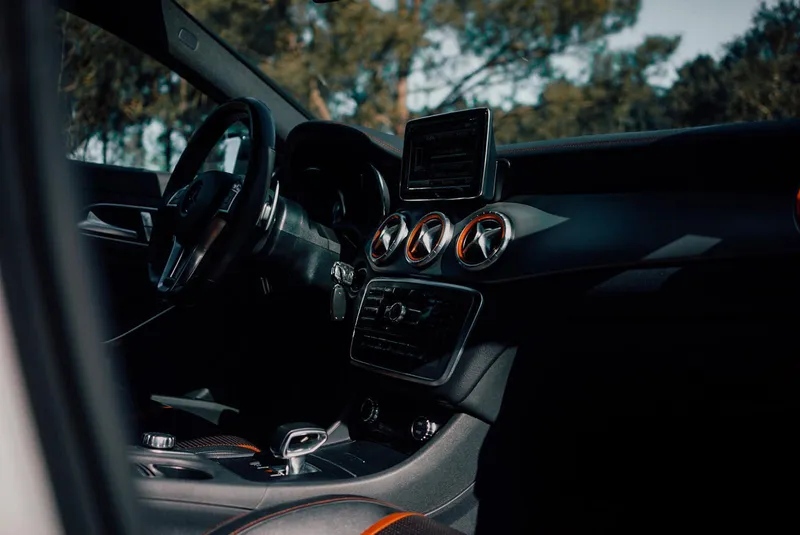 Mercedes Benz CLA 45 AMG foto 7