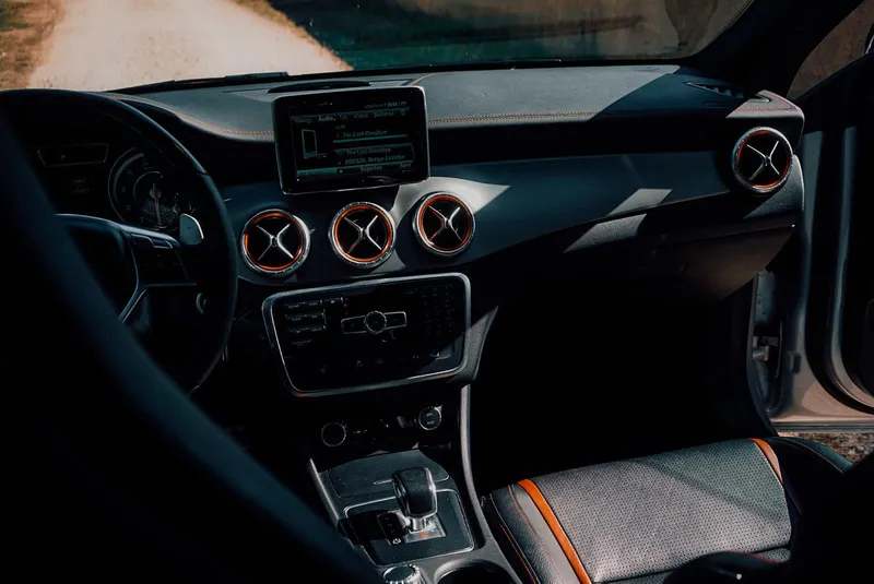 Mercedes Benz CLA 45 AMG foto 8