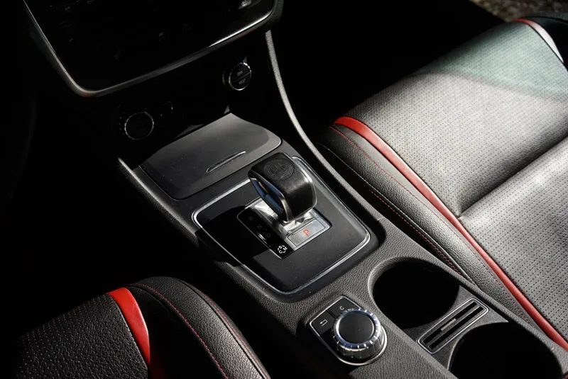 Mercedes Benz CLA 45 AMG foto 11