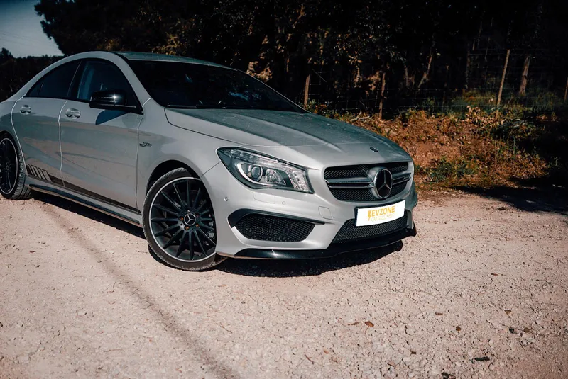 Mercedes Benz CLA 45 AMG foto 3