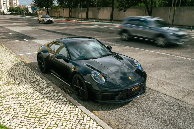 Porsche 992 foto 2