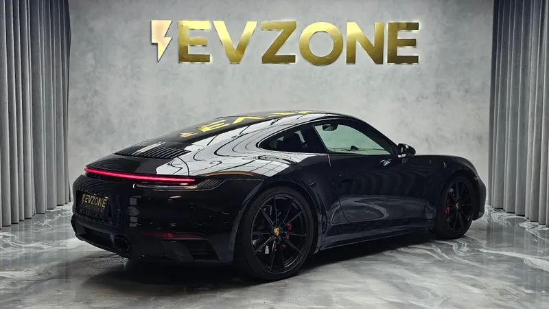 Porsche 992 foto 6