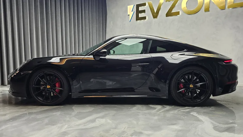 Porsche 992 foto 4