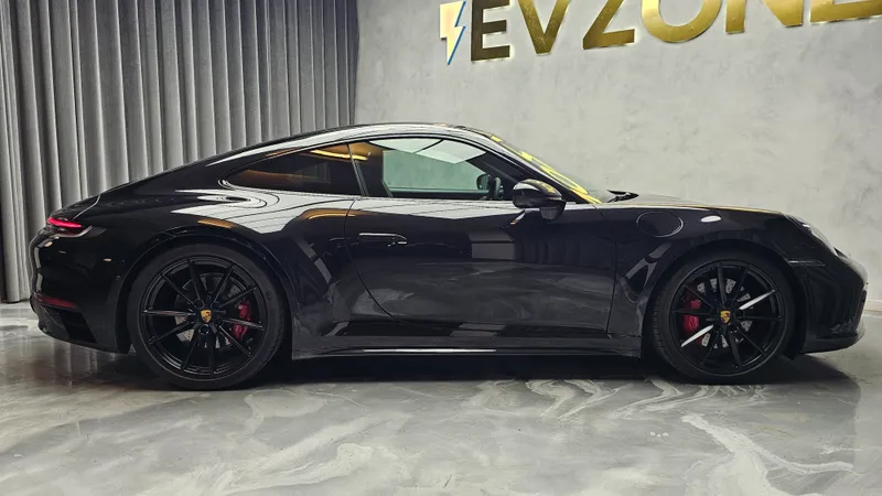 Porsche 992 foto 7