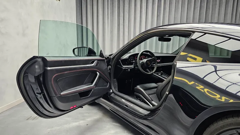 Porsche 992 foto 8