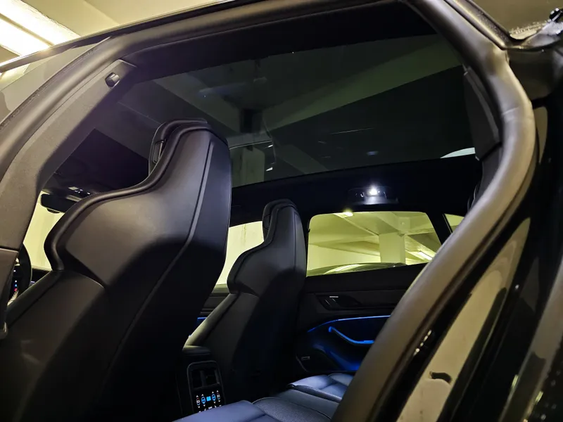 Porsche Taycan Cross Turismo foto 30