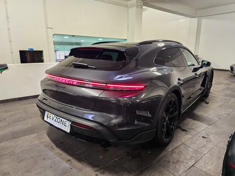 Porsche Taycan Cross Turismo foto 6