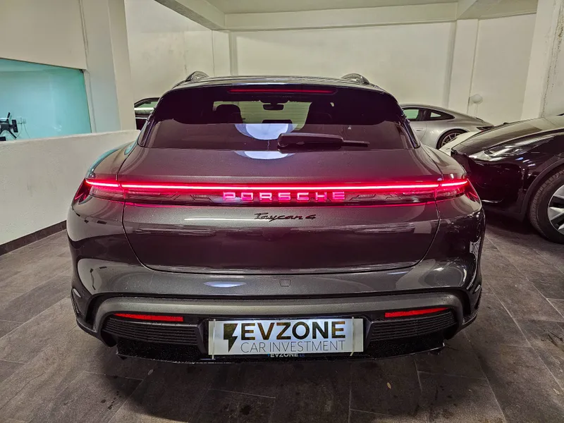Porsche Taycan Cross Turismo foto 8