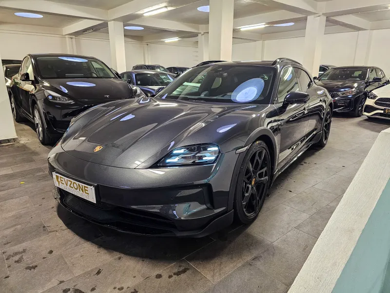 Porsche Taycan Cross Turismo foto 2