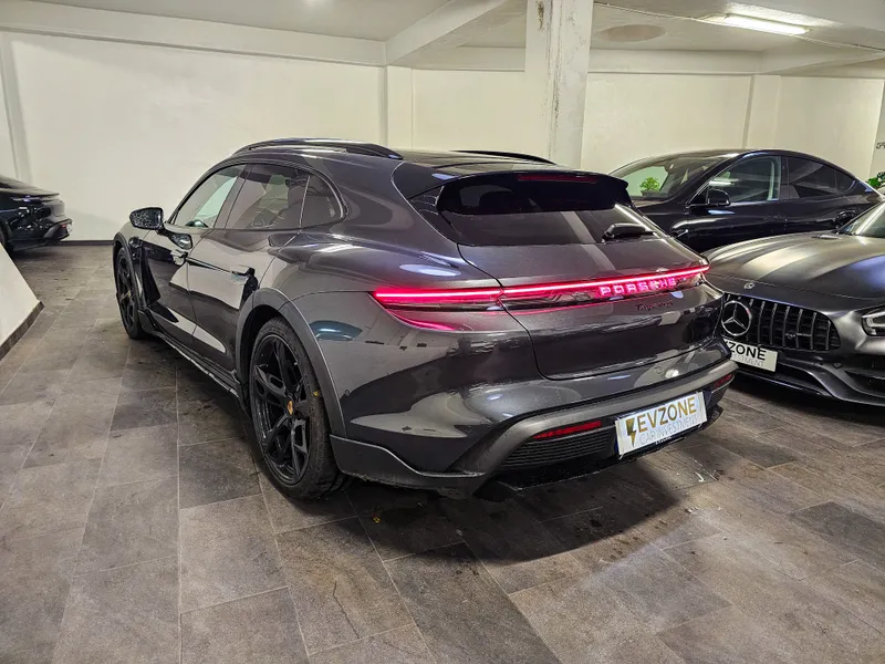 Porsche Taycan Cross Turismo foto 9