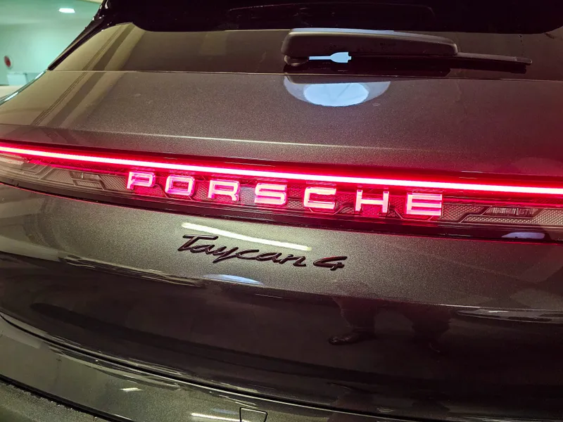 Porsche Taycan Cross Turismo foto 7
