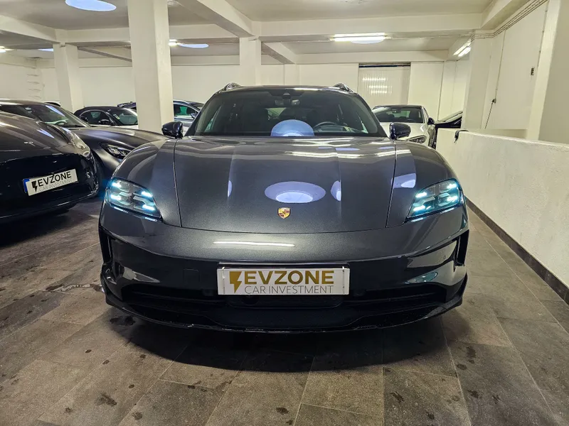 Porsche Taycan Cross Turismo foto 3