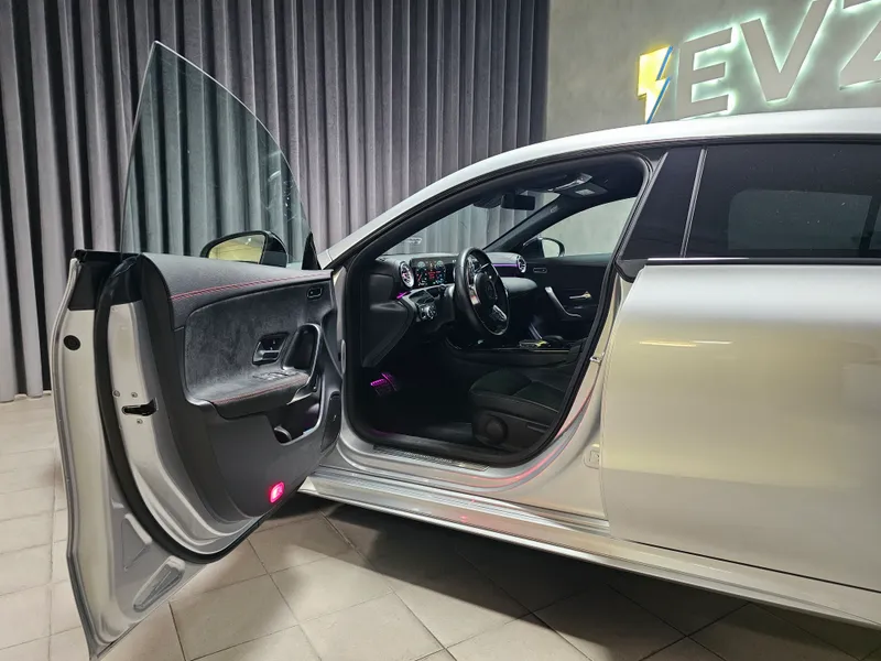 Mercedes Benz CLA 250 foto 10