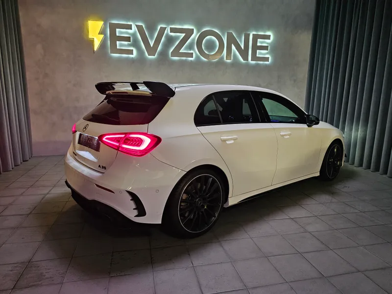 Mercedes Benz A 35 AMG foto 9