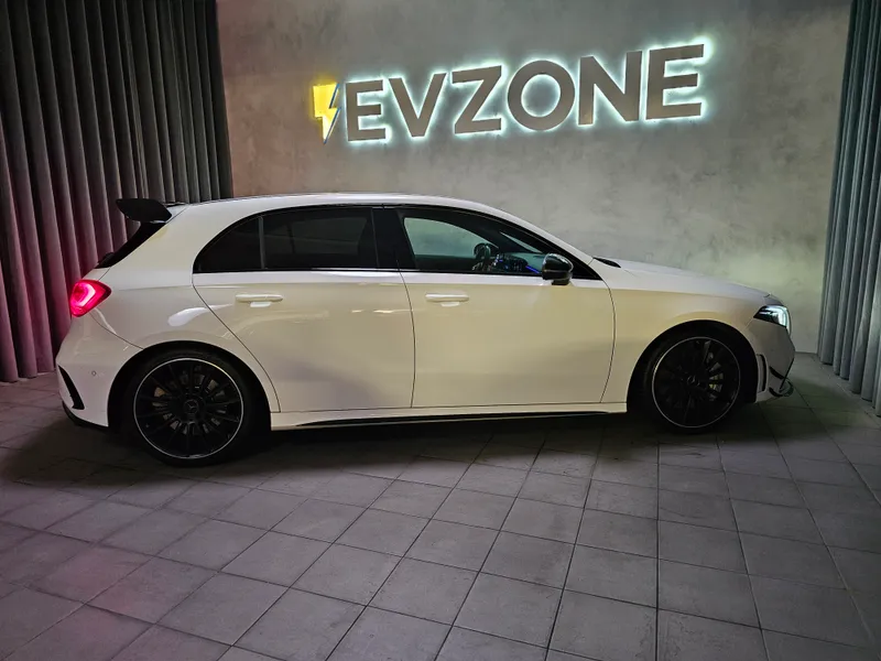 Mercedes Benz A 35 AMG foto 10