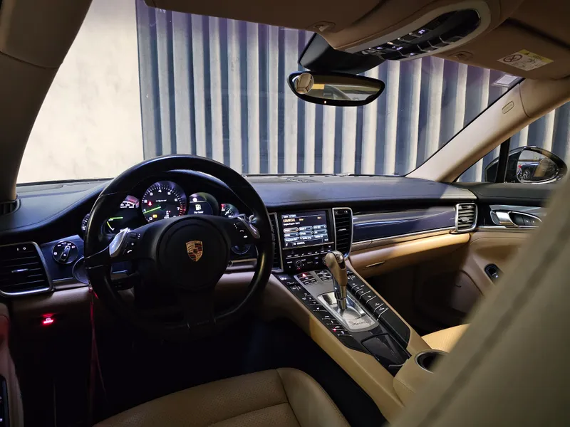 Porsche Panamera foto 9
