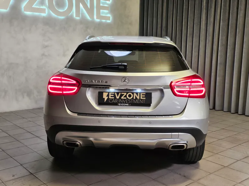 Mercedes Benz GLA 180 foto 6