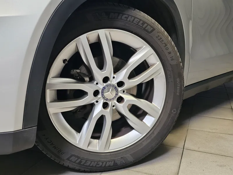 Mercedes Benz GLA 180 foto 29