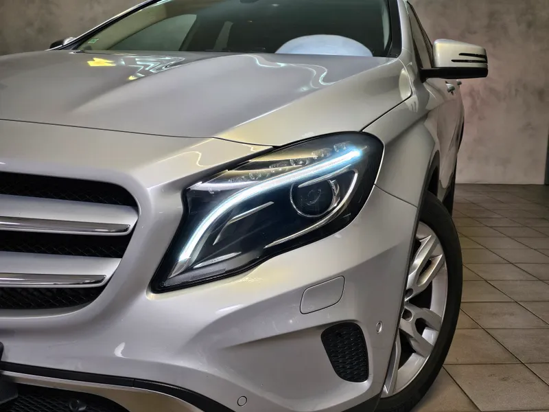 Mercedes Benz GLA 180 foto 28