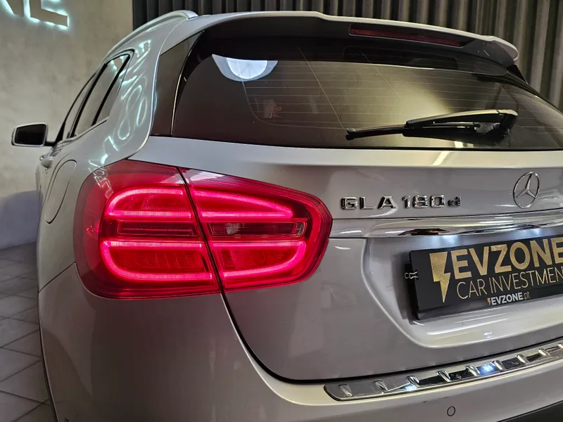 Mercedes Benz GLA 180 foto 25