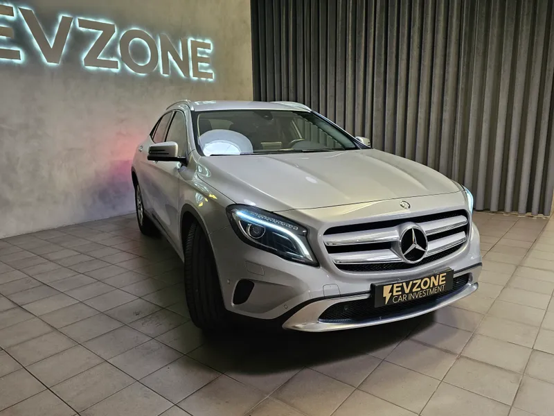 Mercedes Benz GLA 180 foto 2