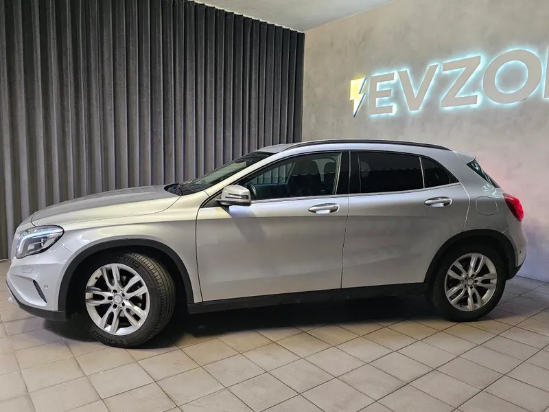 Mercedes Benz GLA 180 foto 5