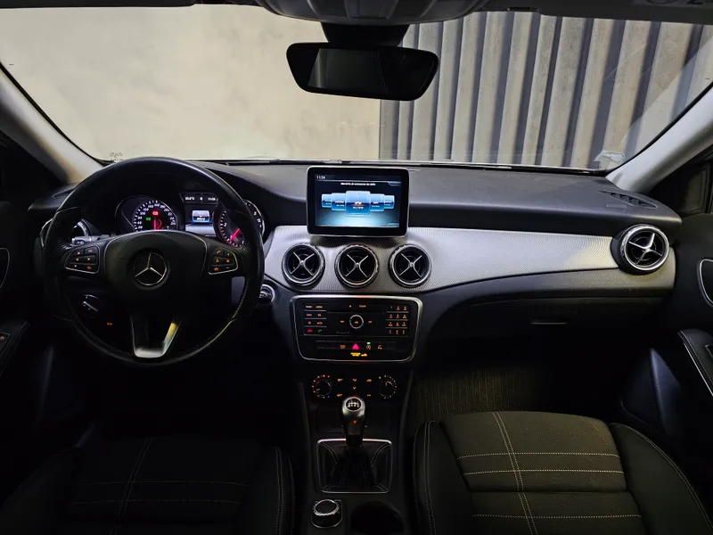 Mercedes Benz GLA 180 foto 12