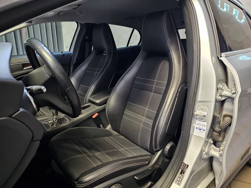 Mercedes Benz GLA 180 foto 21