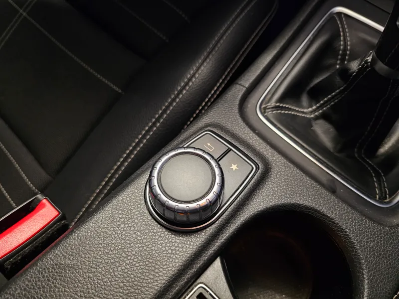 Mercedes Benz GLA 180 foto 20