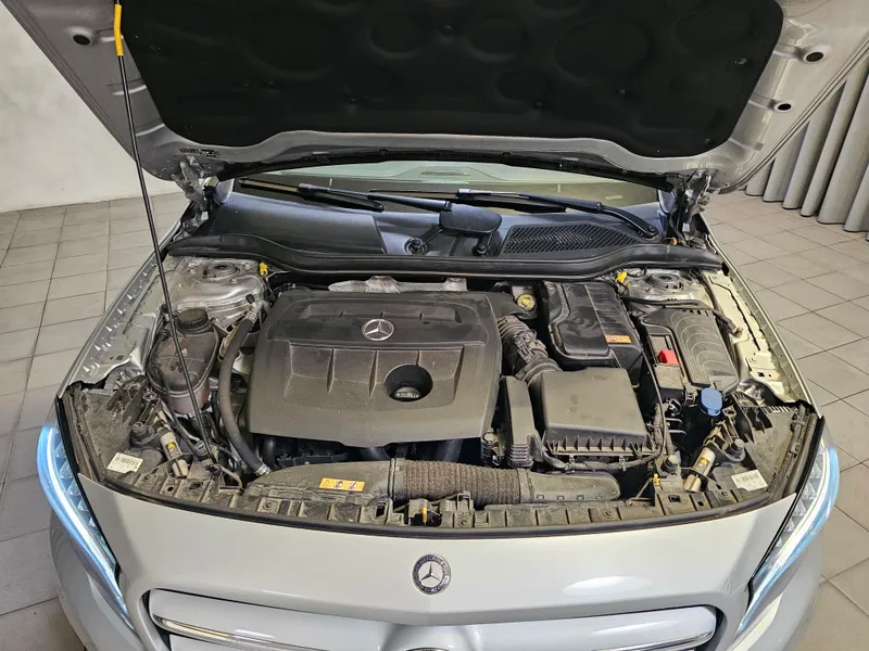 Mercedes Benz GLA 180 foto 31