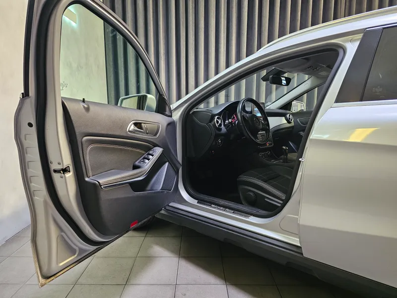 Mercedes Benz GLA 180 foto 9